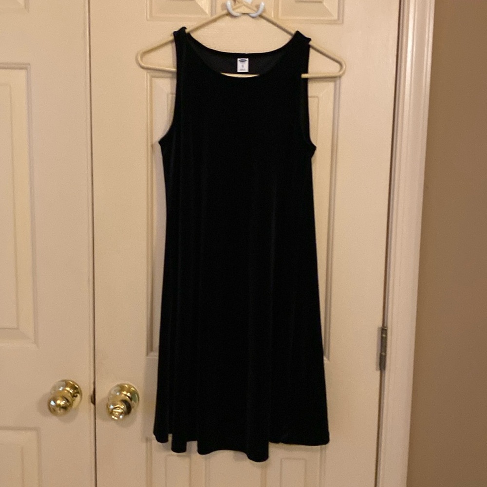 Holiday party! Black velvet sleeveless dress. Old Navy XS